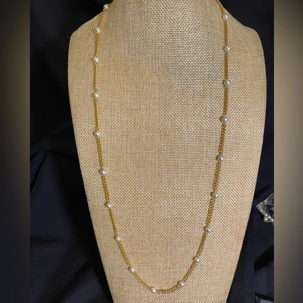 Simple Gold Tone Chain and Faux Pearl Fashion Necklace. Great for Layering. 16” - Picture 2 of 4